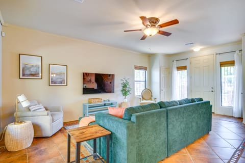 Southwestern Chic! Tucson Retreat w/ Private Patio House in Catalina Foothills