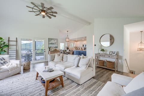 < 1 Mi to Lake Chatuge: Home w/ Mtn & Water Views! House in Union County