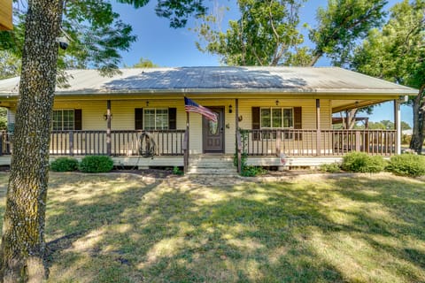 Peace, Space & Starry Nights: Ranch Home in Azle House in Fort Worth