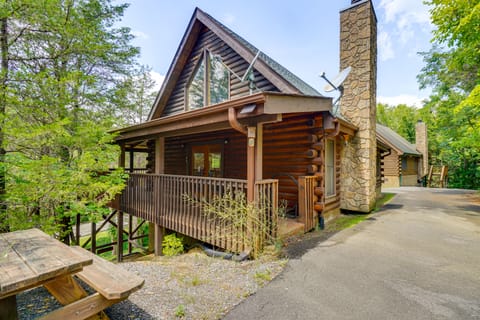 Private Deck: Lake Resort Cabin in Sevierville! House in Douglas Lake