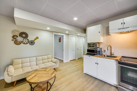 2 Mi to Des Moines Beach Park: Mod Des Moines Apt Apartment in Des Moines