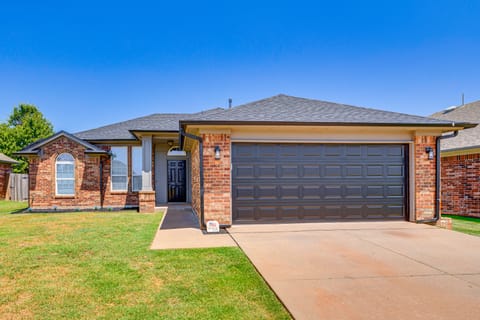 14 Mi to Dtwn OKC: Edmond Gem w/ Fenced Yard! House in Oklahoma City