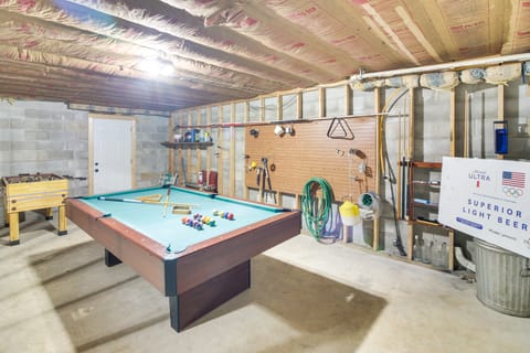 Family Home w/ Game Room! 1 Mi to Dale Hollow Lake House in Tennessee