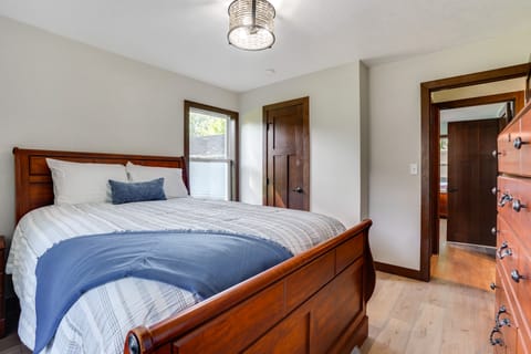 Sioux Falls Home Near Downtown: 2 Living Areas! House in Sioux Falls