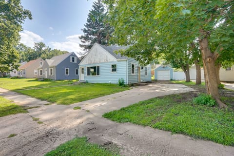 Sioux Falls Home Near Downtown: 2 Living Areas! House in Sioux Falls