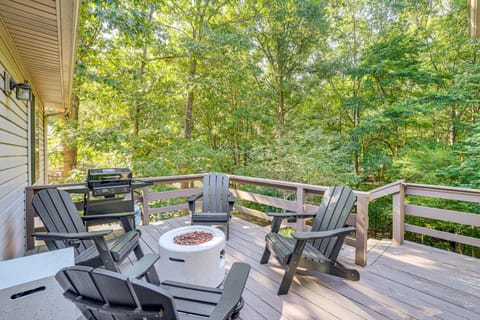 Bike, Golf, Swim: Modern Bella Vista Home w/ Deck! House in Bella Vista