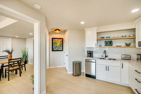 Puget Sound Views: Des Moines Apt w/ Patio Apartment in Des Moines