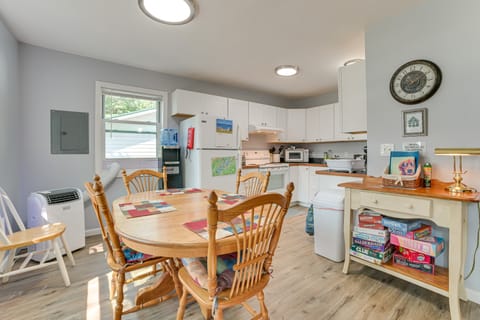 XC Ski, Ice Fish & Hike! Getaway Near Sand Lake House in Michigan