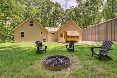 Dock Access, Close to Beach: Higgins Lake Retreat! House in Michigan