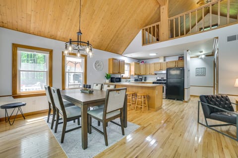 Dock Access, Close to Beach: Higgins Lake Retreat! House in Michigan