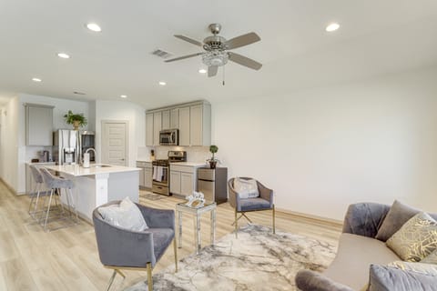 Fenced Yard: Quiet Family Home in Richmond House in Houston