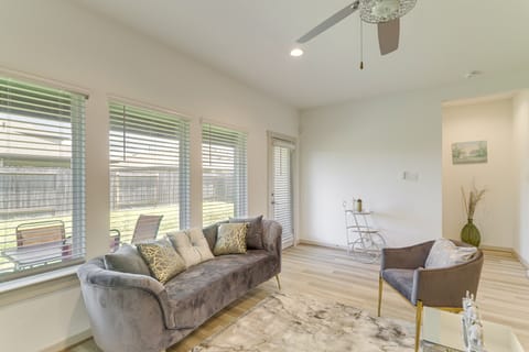 Fenced Yard: Quiet Family Home in Richmond House in Houston