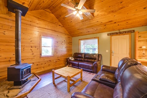 Private Lake & Dock: Log Cabin, 2 Mi to Clay! House in Kentucky