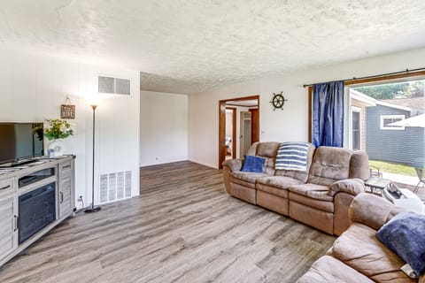 Waterfront Retreat w/ Dock & Yard in Reed City! House in Michigan