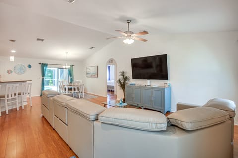 Game Room & Hot Tub: Easy Cape Coral Adventures House in Cape Coral