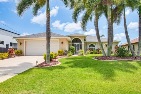 Game Room & Hot Tub: Easy Cape Coral Adventures House in Cape Coral