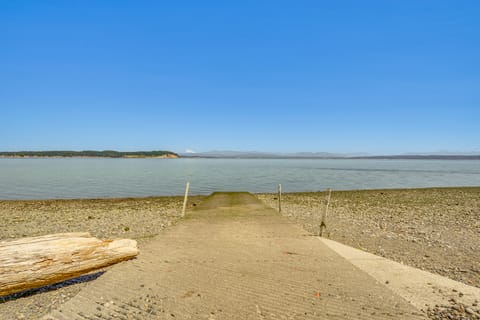 Mtn-View Camano Island Retreat Overlooking Beach House in Camano Island