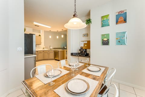 Walk to Tower Lake: Family Home in Gated Community House in Haines City