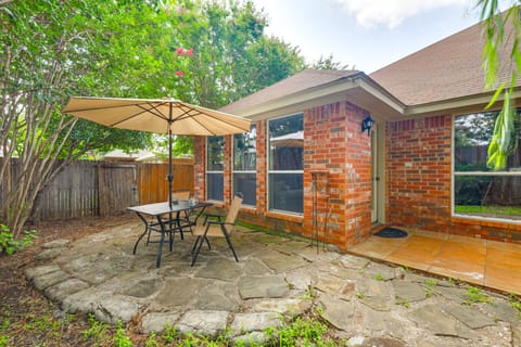 DFW Fun Awaits: Family Home in Crowley! House in Fort Worth