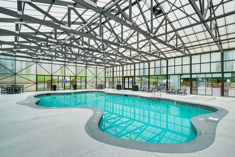 Hot Tub & Game Room: Sevierville Family Cabin! House in Sevier County