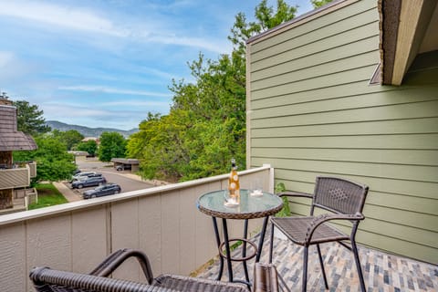 2 Mi to CU Boulder: Mtn-View Condo w/ Pool Access Apartment in Boulder