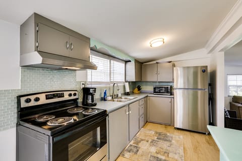 Walk to Pier & River: Dtwn Steinhatchee Escape! Cottage in Florida