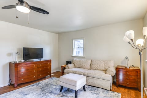 1 Mi to Dtwn Saratoga Springs: Cozy Duplex Apt! Apartment in Saratoga Springs