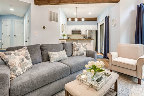 Pool & Resort Perks! Wintergreen Condo Near Hiking Apartment in Massies Mill