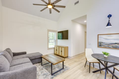 Walk to Sports Complex: Home in Millbrook! House in Millbrook