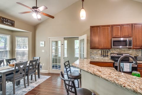 Spacious Yard! Navarre Home in Quiet Neighborhood House in Alabama