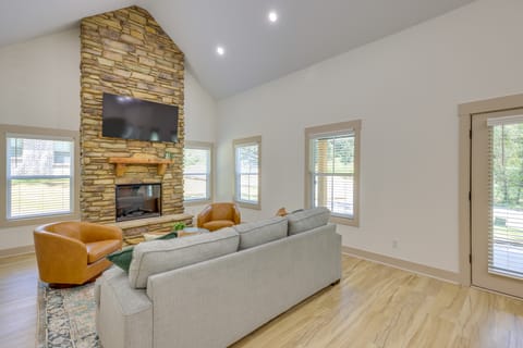 Walk to The Fields at 17 Springs: Millbrook Home! House in Millbrook