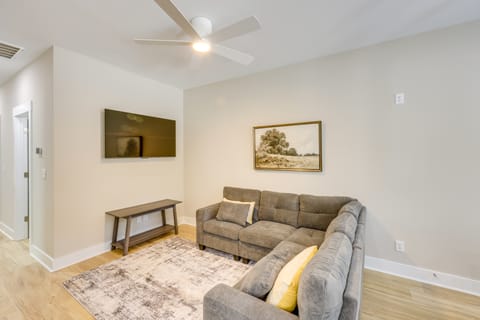 Close to Sports Complex: Modern Millbrook Duplex! Apartment in Millbrook