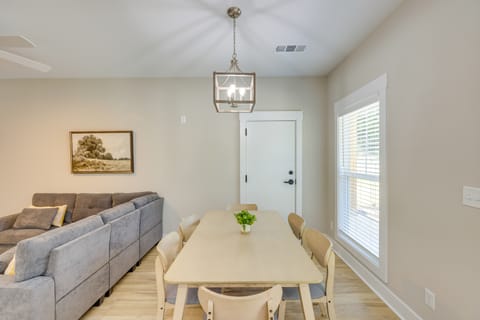 Close to Sports Complex: Modern Millbrook Duplex! Apartment in Millbrook