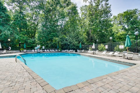 Ski, Hike & Explore: Mtn-View Haven in Gatlinburg! Apartment in Gatlinburg