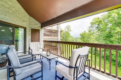 Ski, Hike & Explore: Mtn-View Haven in Gatlinburg! Apartment in Gatlinburg