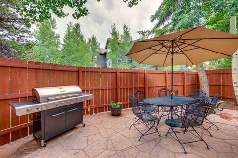 Walk to Ski Shuttle: Dtwn Frisco Gem w/ Fireplace! Apartment in Frisco