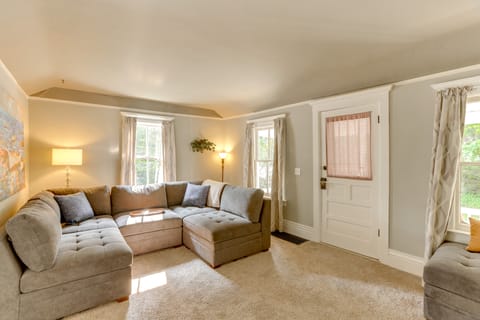 Home Close to Downtown Frankfort, Walk to Beach! House in Frankfort