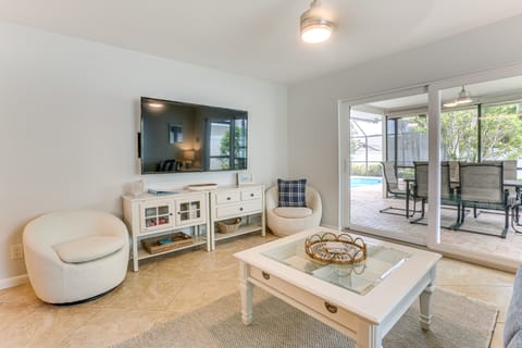 1 Mi to Vanderbilt Beach! Family Home on 500 Block House in Naples Park