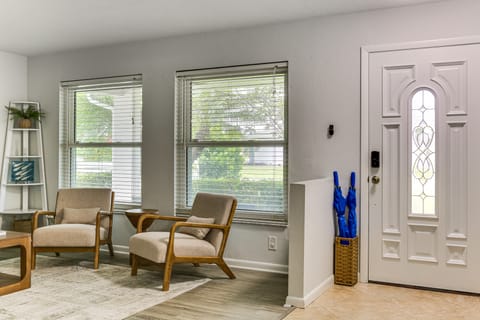 1 Mi to Vanderbilt Beach! Family Home on 500 Block House in Naples Park