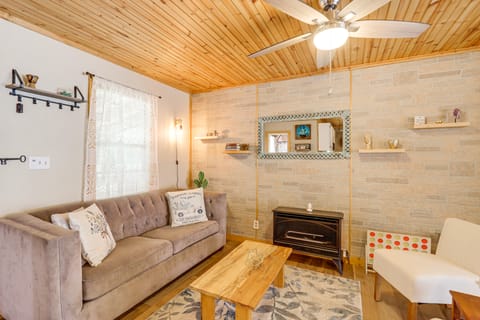 Pet-Friendly Mtn Retreat w/ Yard in Blairsville! House in Union County