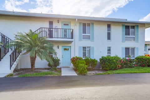 Golf Retreat w/ Pool Access: 3 Mi to Dtwn Naples Apartment in East Naples