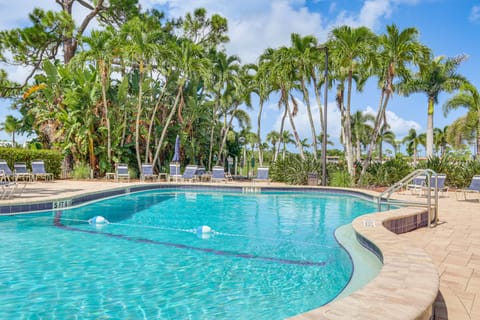 Golf Retreat w/ Pool Access: 3 Mi to Dtwn Naples Apartment in East Naples