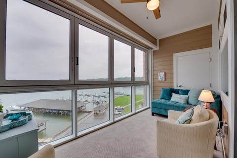 Resort Amenities & Beach Access: Huddleston Condo Apartment in Smith Mountain Lake