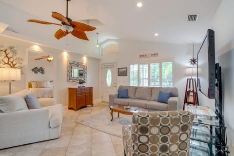 Canal-Front Relaxation: Crystal River Home w/ Dock House in Crystal River