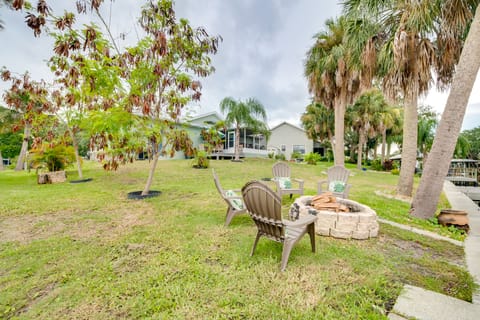 Canal-Front Relaxation: Crystal River Home w/ Dock House in Crystal River