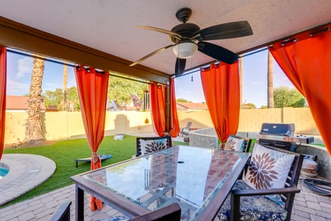 Luxe Outdoor Oasis: 'Palm Tree Villa' in Chandler House in Tempe