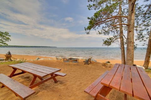 Private Sandy Beach: Lake Superior Group Retreat House in Big Bay