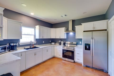 Quiet Hill Country Home: 1 Mi to Lake LBJ Access! Apartment in Granite Shoals