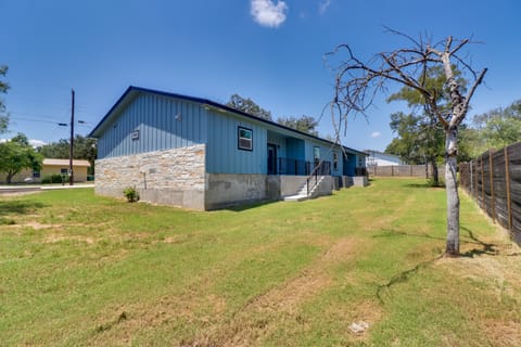 Quiet Hill Country Home: 1 Mi to Lake LBJ Access! Apartment in Granite Shoals