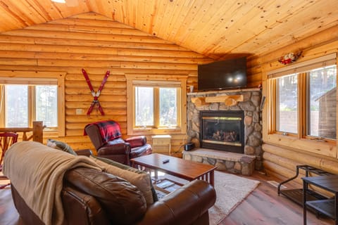 Hot Tub Hideaway w/ Views & Deck in Fairplay! House in Park County